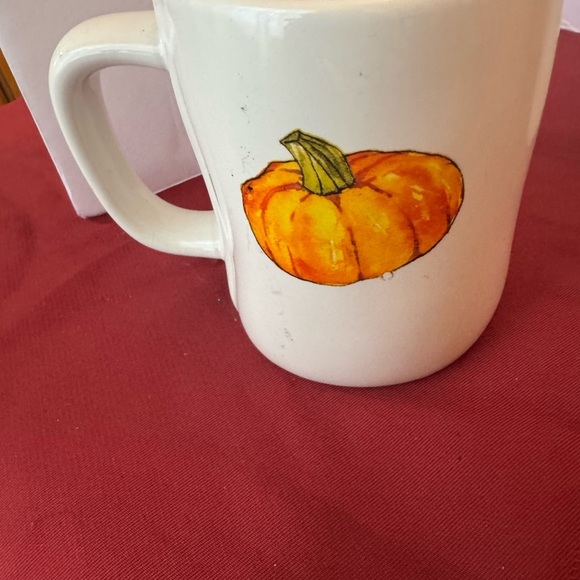 EUC Rae Dunn White/Seasonal Mugs “Oh My Gourd” - Picture 3 of 4